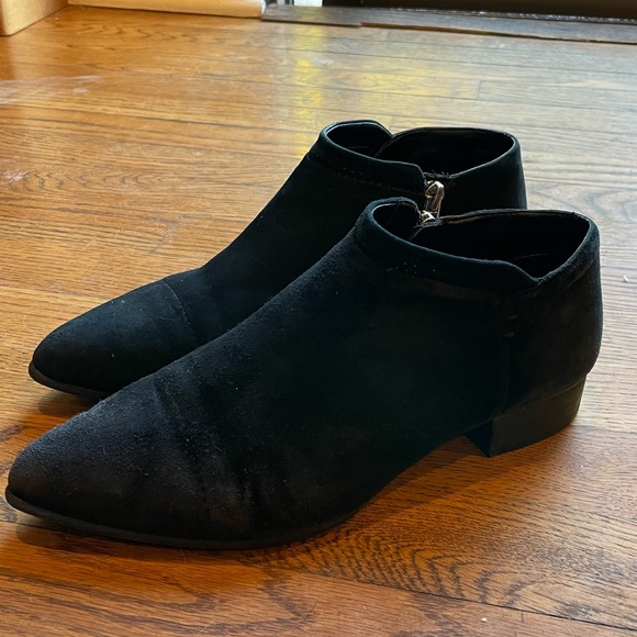 Vince Camuto black booties size 8.5 - Picture 6 of 6
